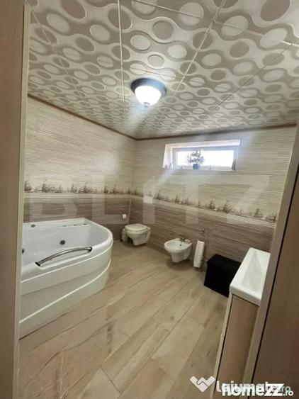 Casă cu 8 camere cu Teren 450 Mp în Central