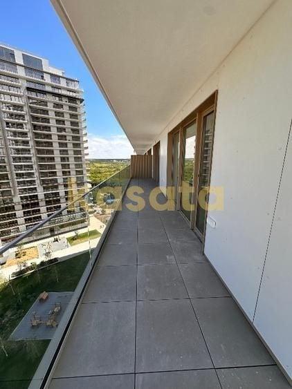 Apartament cu 3 camere semidecomandat în Aviației