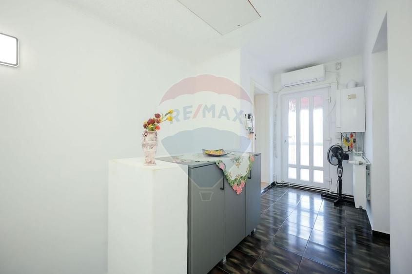Casă individuală cu 5 camere cu Teren 395 Mp în Central