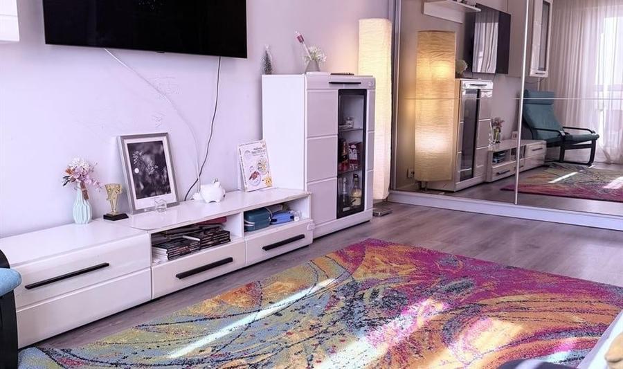 Apartament cu 3 camere decomandat în Drumul Taberei
