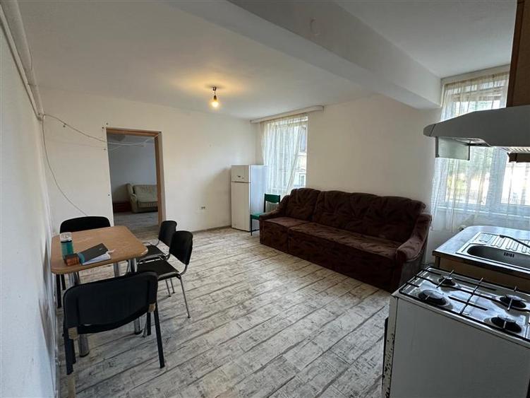 Apartament cu 2 camere semidecomandat, mobilat în Moroasa 2