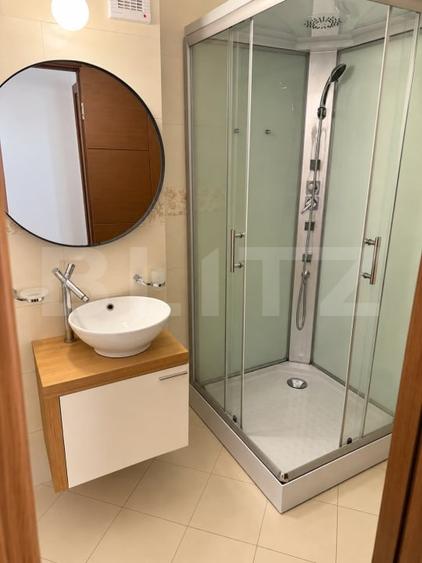 Apartament cu 4 camere semidecomandat, mobilat în Bună Ziua