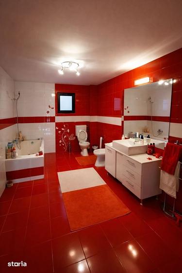 Casă cu 6 camere cu Canalizare în Budești