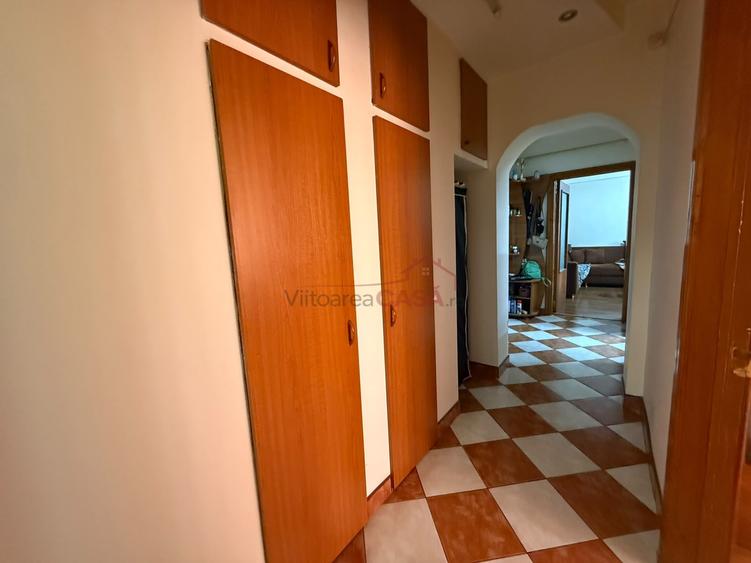 Apartament cu 3 camere decomandat, mobilat în Central
