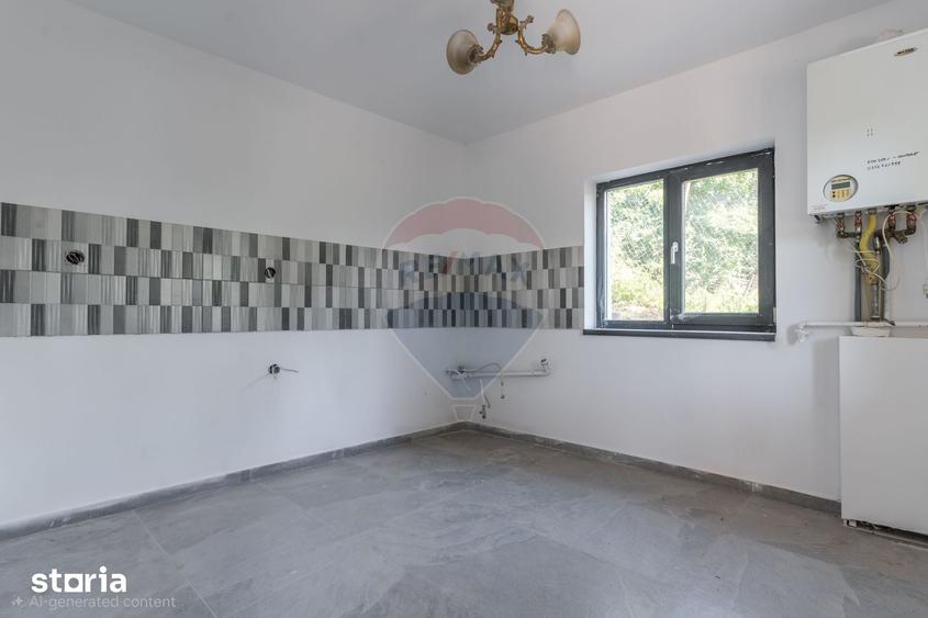 Casă cu 5 camere cu Teren 1000 Mp în Bârnova