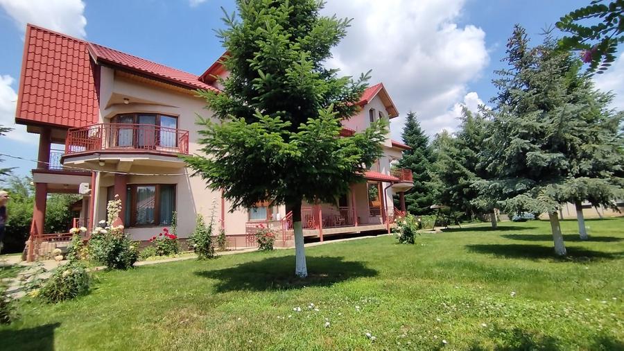 Casă cu 10 camere cu Canalizare în Central