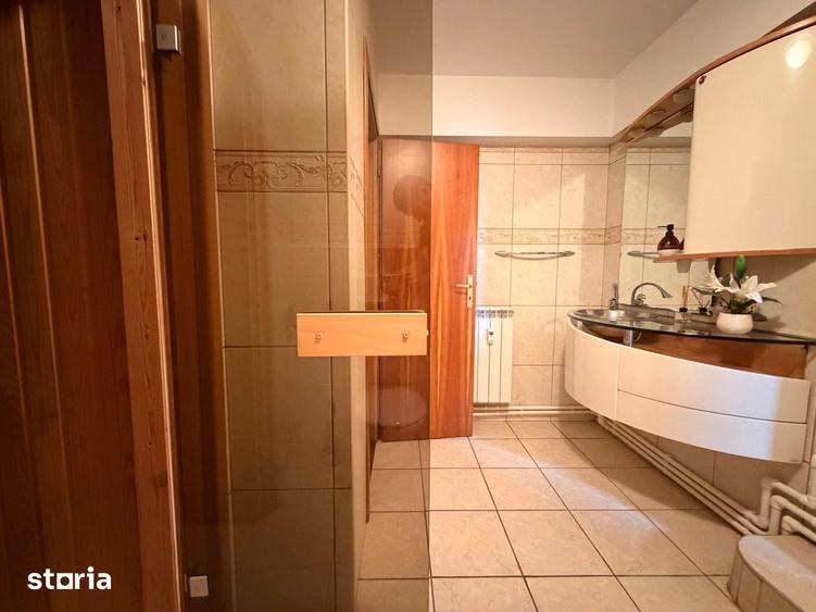 Apartament cu 3 camere în Centrul Civic