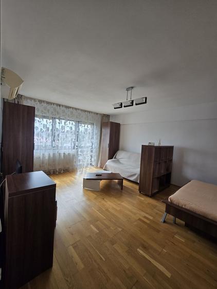 Garsonieră decomandată în Podul de Fier