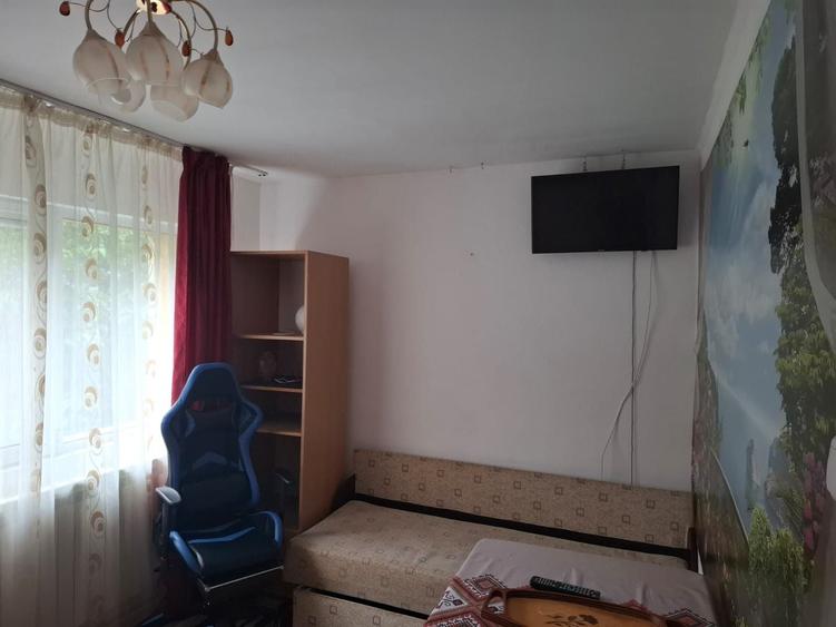 Apartament cu 3 camere semidecomandat în Liteni