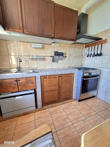 Apartament cu 2 camere semidecomandat în Craiovița Nouă