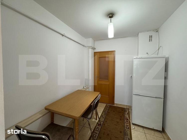 Apartament cu 3 camere decomandat în Sărari
