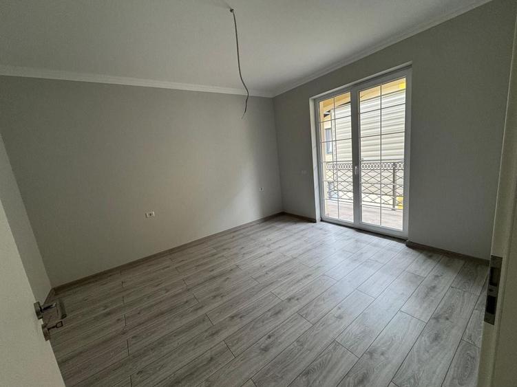 Apartament cu 2 camere decomandat în Girocului