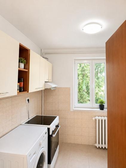 Apartament cu 4 camere semidecomandat în Titan