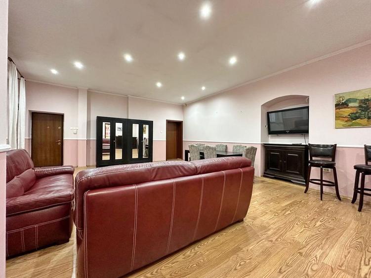 Apartament cu 4 camere semidecomandat, mobilat în Centrul Istoric
