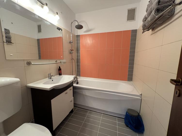 Apartament cu 2 camere semidecomandat, mobilat în 1 Mai