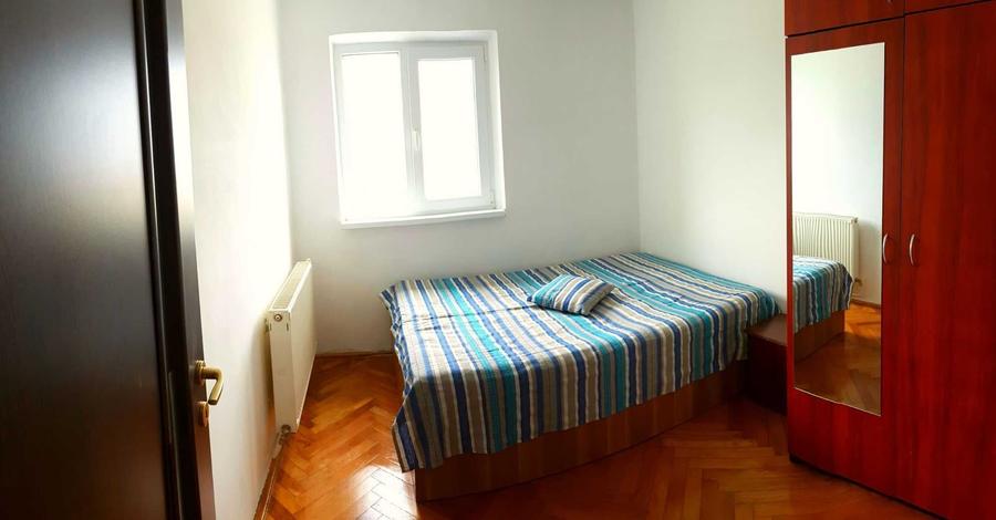 Apartament cu 3 camere decomandat în Cetate