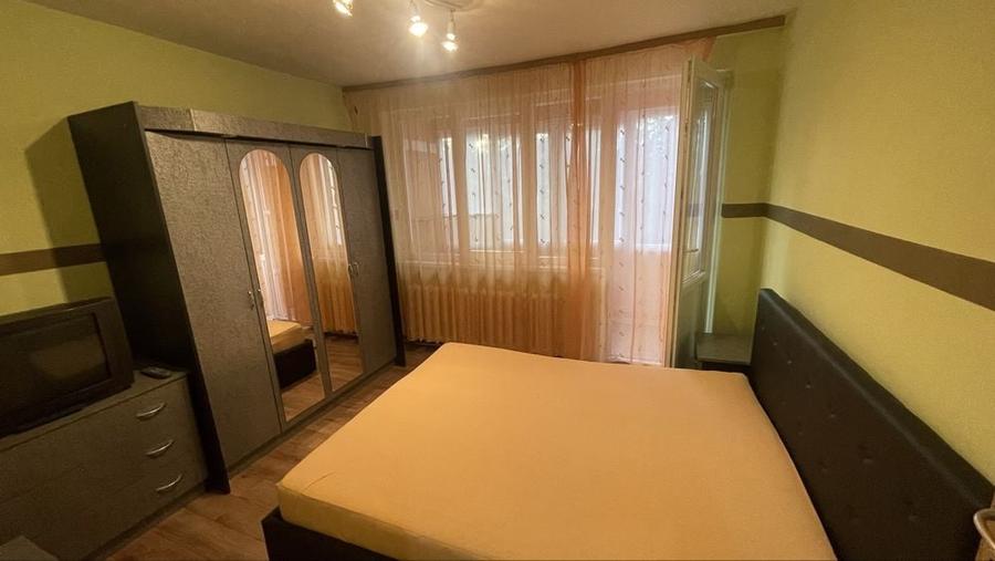 Apartament cu 3 camere decomandat în Exterior Vest