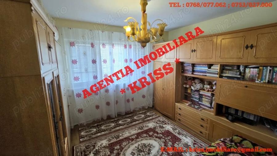 Apartament cu 4 camere decomandat în Central