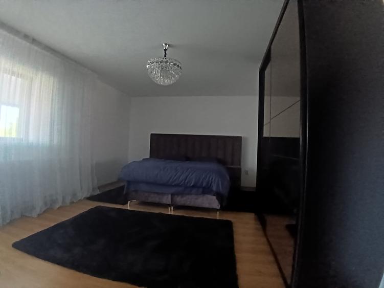 Casă cu 6 camere cu Teren 820 Mp în Berceni
