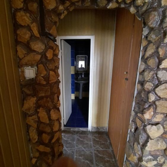 Apartament cu 4 camere decomandat în Olteniței