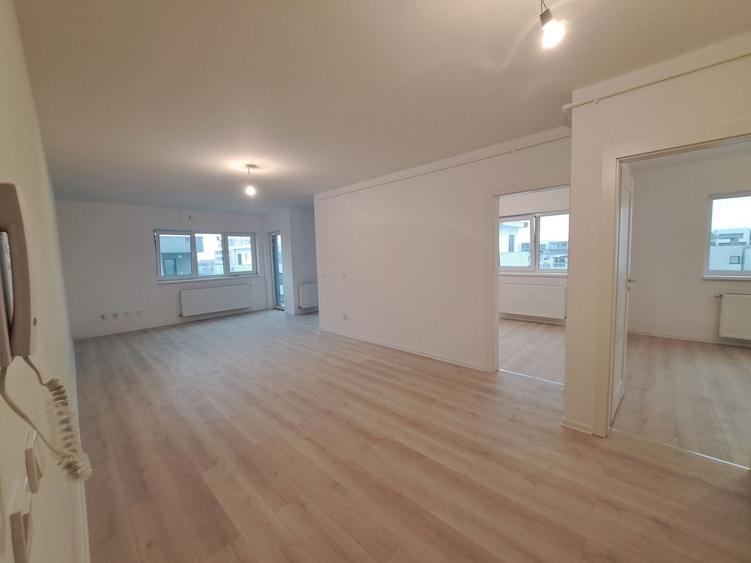 Apartament cu 3 camere decomandat în Sud