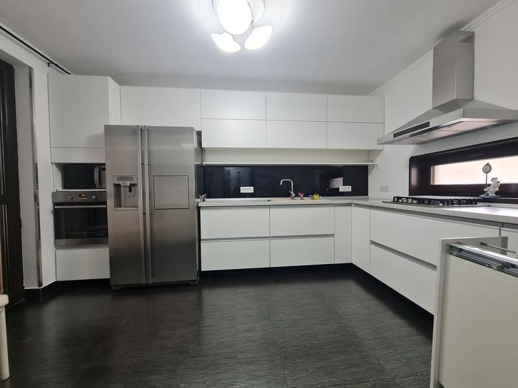 Apartament cu 4 camere decomandat în Herăstrău