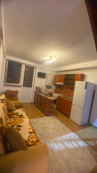 Apartament cu 3 camere semidecomandat în Lazaret