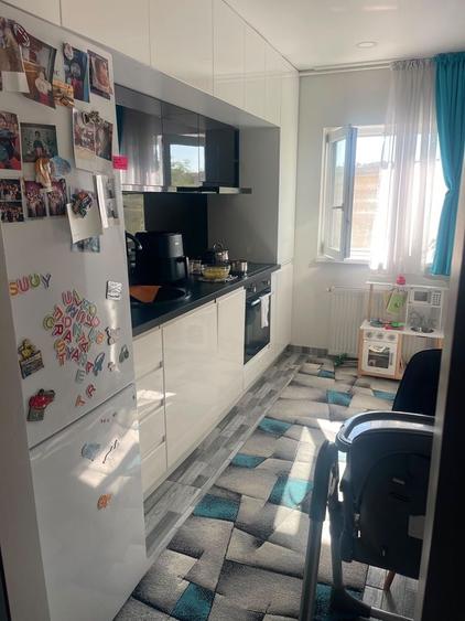 Apartament cu 3 camere decomandat în Central