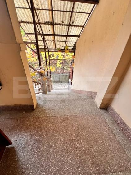 Casă individuală cu 5 camere cu Garaj în Hunedoara