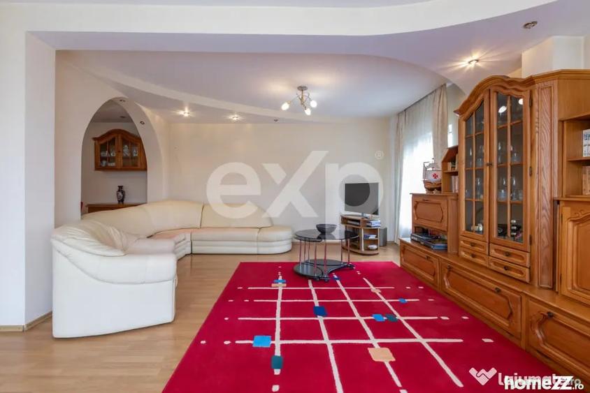 Casă cu 5 camere cu Teren 3659 Mp în Sărata