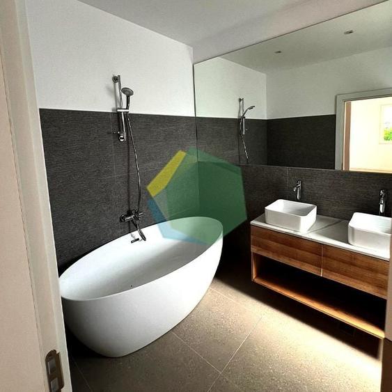 Casă individuală cu 5 camere cu Canalizare în Odăile