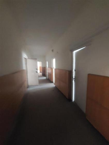 Birou, de 36 mp, în Est