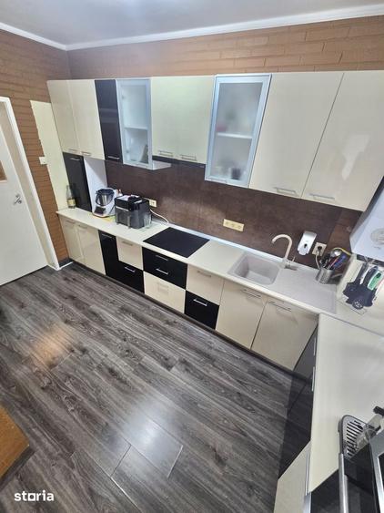 Apartament cu 4 camere decomandat în Burdea