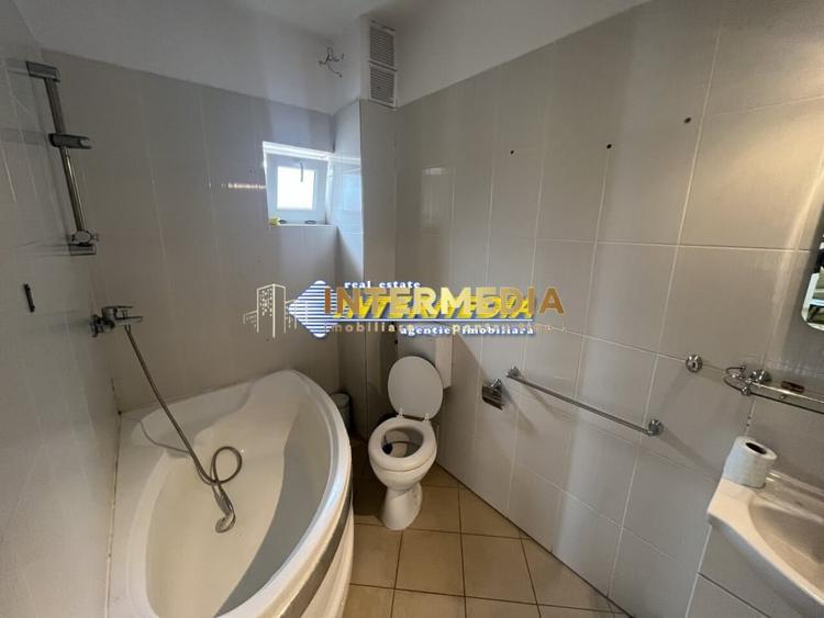 Casă individuală cu 4 camere cu Canalizare în Cetate