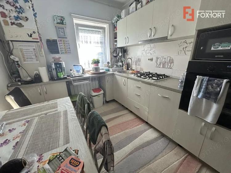 Apartament cu 3 camere semidecomandat, mobilat în Șag