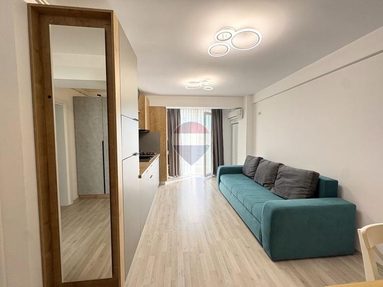 Apartament cu 2 camere semidecomandat, mobilat în Central