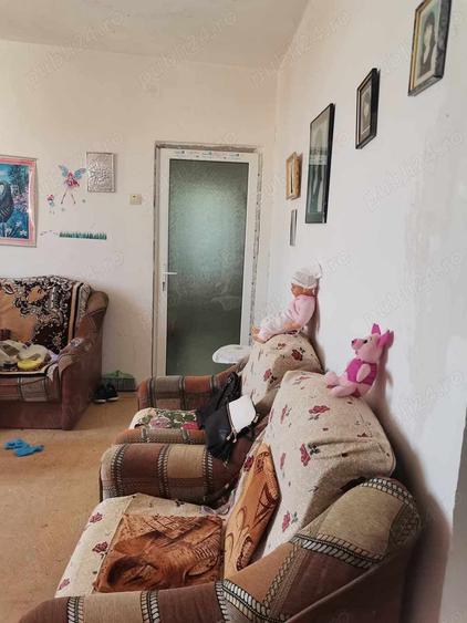 Apartament cu 3 camere semidecomandat în Câmpina