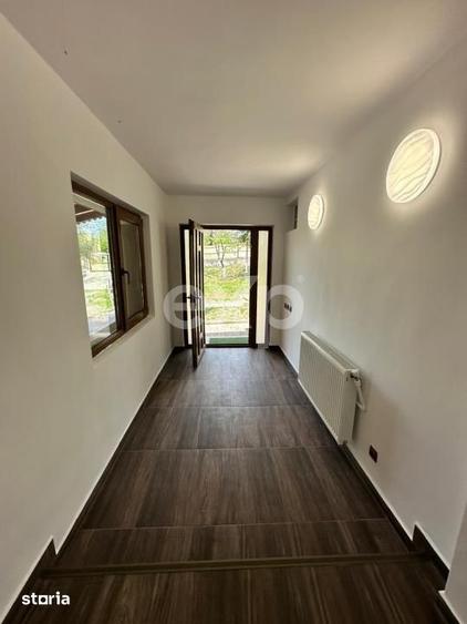 Casă cu 5 camere cu Teren 1438 Mp în Răzvad