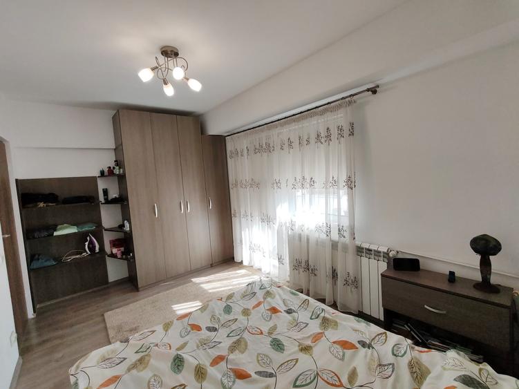 Apartament cu 4 camere decomandat în Basarabia