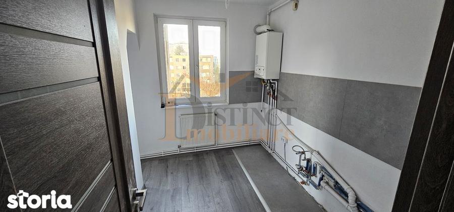 Apartament cu 3 camere decomandat în Astra