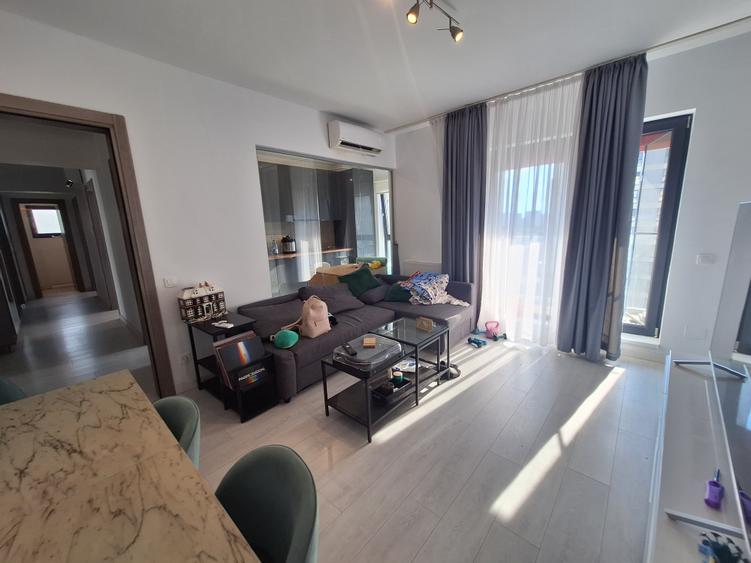 Apartament cu 4 camere în Politehnica