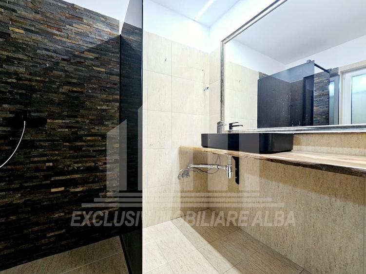 Casă individuală cu 6 camere cu Canalizare în Cetate
