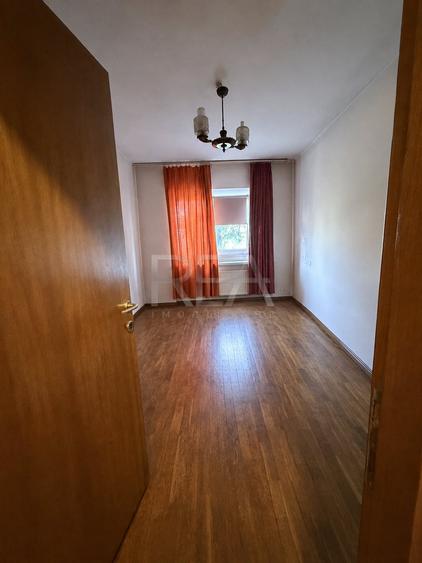 Apartament cu 3 camere decomandat în Drumul Taberei