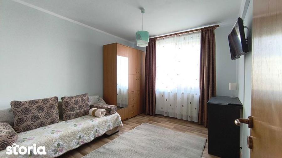 Apartament cu 3 camere decomandat, mobilat în Tei
