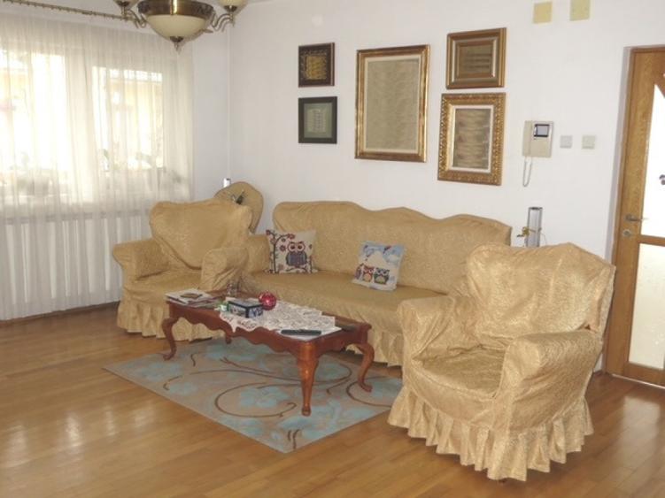 Casă cu 5 camere cu Teren 500 Mp în Mihai Bravu