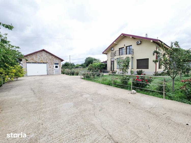 Casă cu 5 camere cu Teren 1380 Mp în Tulucești