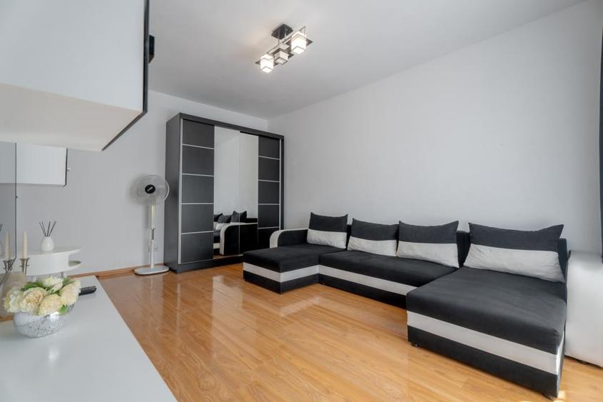 Apartament cu 3 camere decomandat, mobilat în Dacia