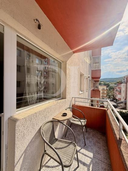 Apartament cu 2 camere semidecomandat, mobilat în Florești