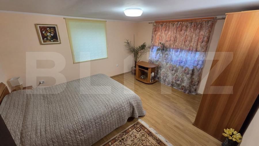 Casă individuală cu 7 camere cu Garaj în Cetate