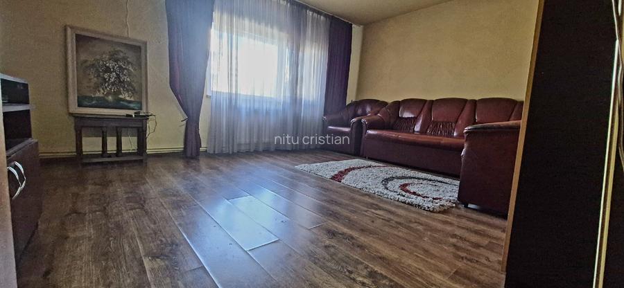 Vanzare apartament cu trei camere 13 Septembrie-Drumul Sarii